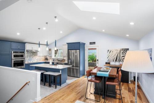 Cute West Seattle Home w Firepit
