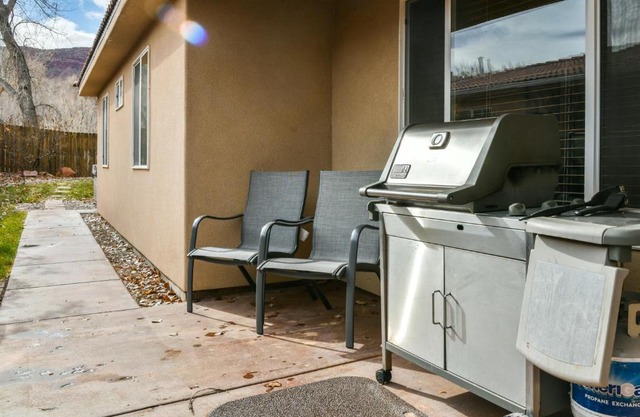 CW343 - Great downtown location with a private hot tub