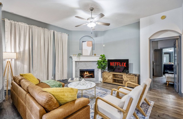 Cypress Getaway: Pet-Friendly Comfort Meets Relaxing Vibes