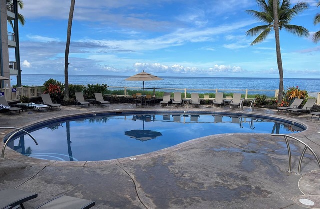 D35 Kona Reef - True Oceanfront & Top Floor! AC throughout!
