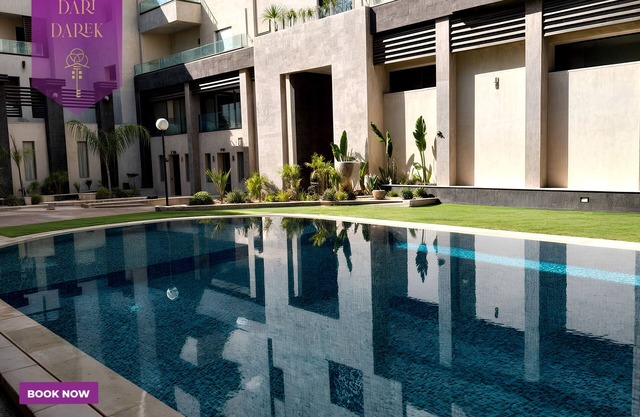 Daphne's Flat with pool and gym