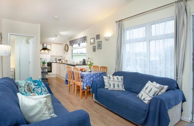 Dartmouth Devon - Norton Park 2 bedrooms detached chalet - 2 bathrooms & parking