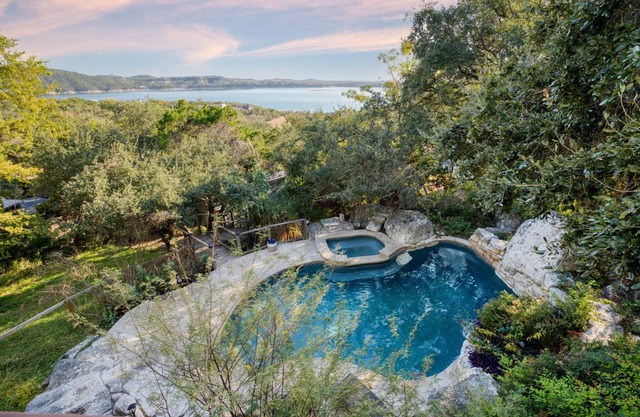 Dawson by AvantStay Serene Austin Home set Amongst nature w/ Pool, Hot Tub & Close to Lake Travis