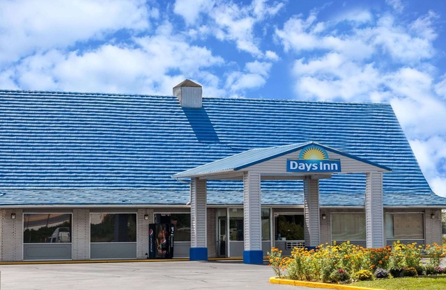 Days Inn by Wyndham Seymour