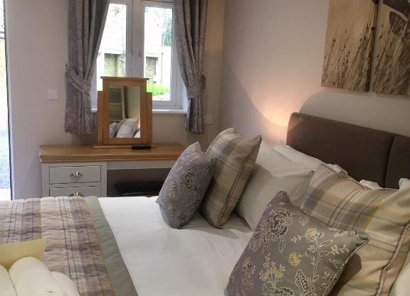 De Courceys Manor Suites & Cottages