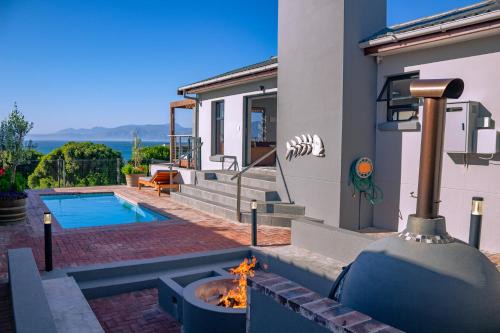 De Kelders Hideaway with Heated Pool