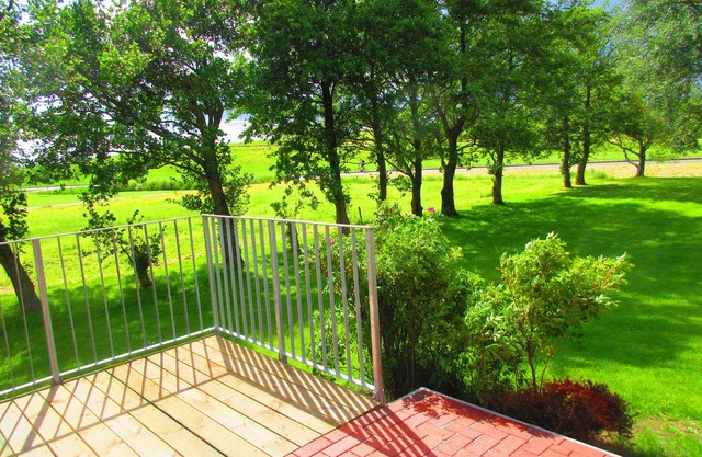 Sunny, light-flooded apartment directly behind the North Sea dike