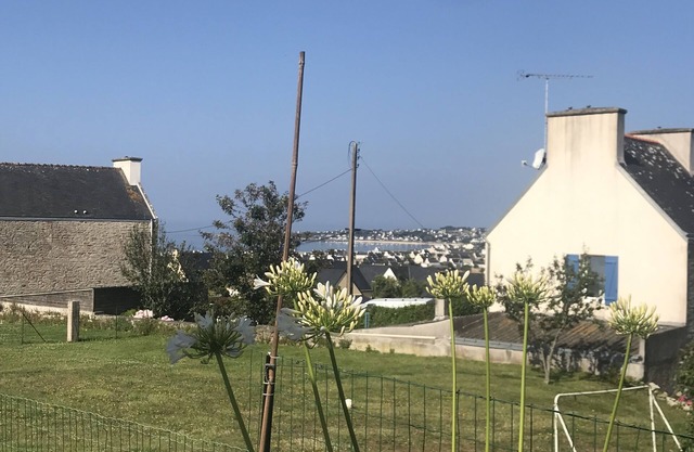Dead-end house with sea view, ideal for families located in Plouhinec
