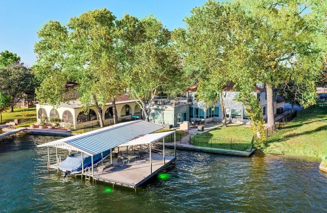 Deep Cove Getaway | Concierge Services