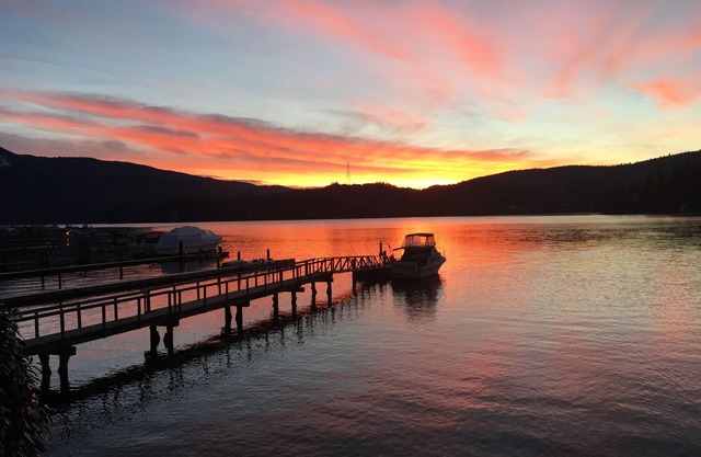 Deep Cove Waterfront - The Wheelhouse