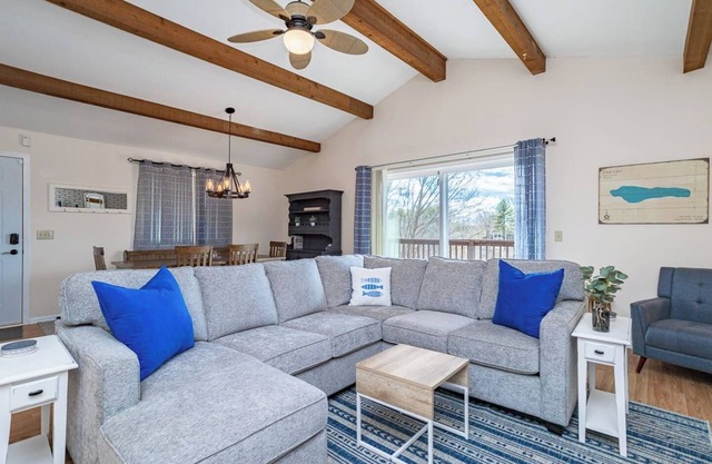 Deep Lake: 3/2 home, 25 min to WI Dells, Kayak, Dog friendly
