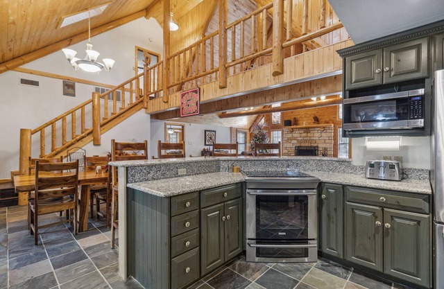 Deep Woods Cabin on 55 Acres with high speed wifi!