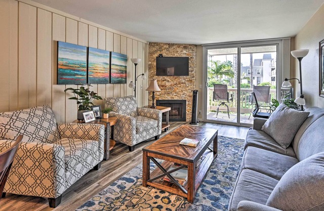 'Deja Blue' Oceanside Condo on Beach w/Pools!