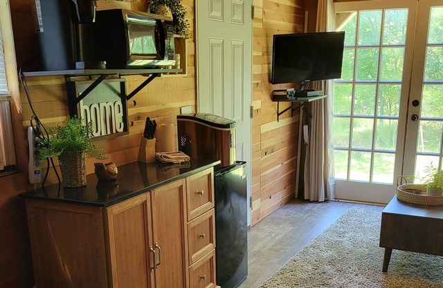 Delightful Couples Cabin Close to River