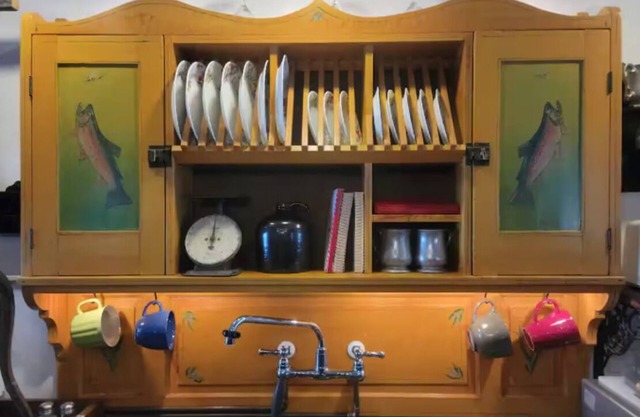 Delightful Historic Cabin. All modern amenities, yet a step back in time.