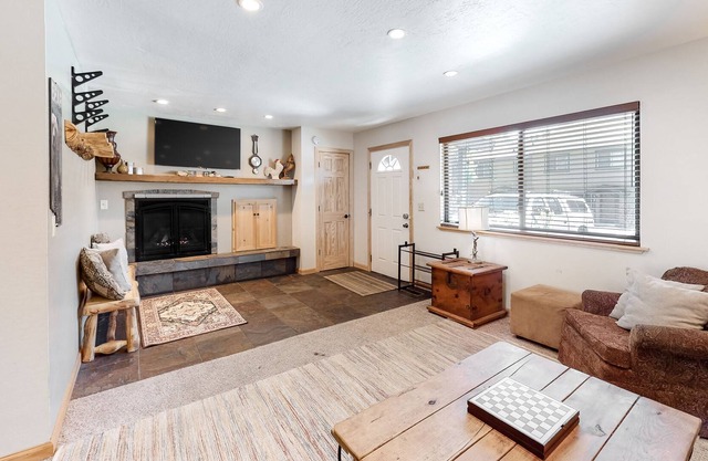 Delightful Home w/ Free WiFi & a Gas Fireplace - Minutes From the Lake & Skiing