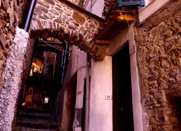 Delightful Self Catering Casa in Isolabona