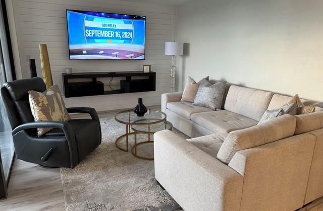 Delray Racquet Club, Modern Updated Condo! 2-Bedroom, 2 Bath 2 miles to beach