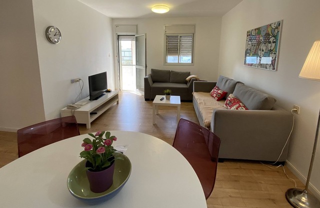 Deluxe 2 bedrooms & balcony - Raanana Park