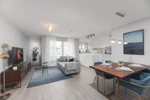 DELUXE APARTMENT 2 Schlafzimmer - Aufzug - kostenlos Parken - Balkon - Messe Flughafen