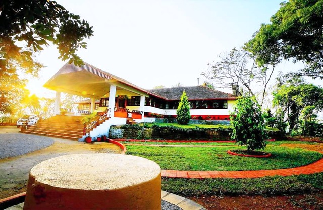 Deluxe Double Room In British Bungalow