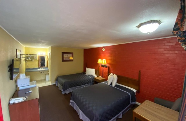 Deluxe Inn