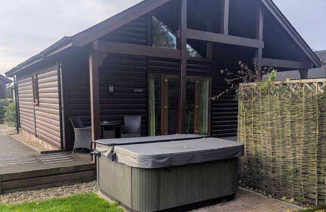 Deluxe Lodge with a Lake View and Hot Tub