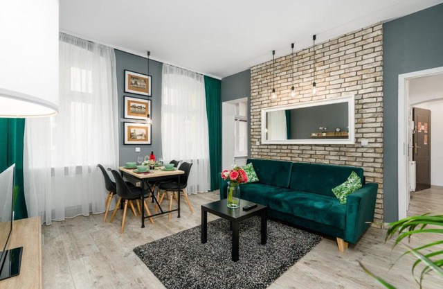 Deluxe Old Town Apartment by Noclegi Renters