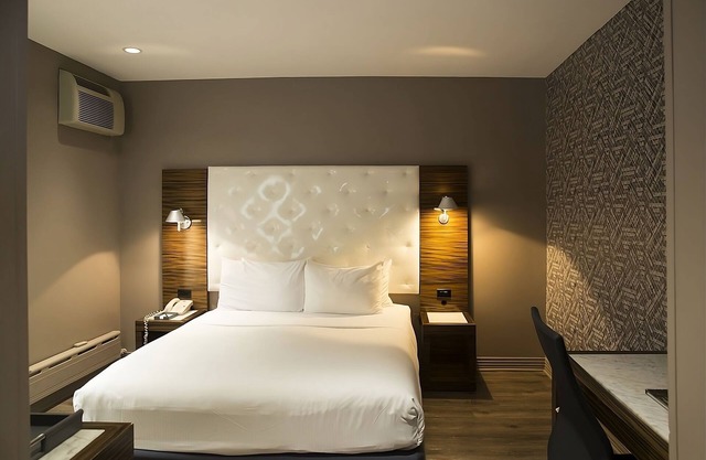 Deluxe Room in a Convenient Location in Times Square, Steps to Broadway!