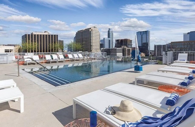 Deluxe Studio Condo Enjoy the City of Austin!