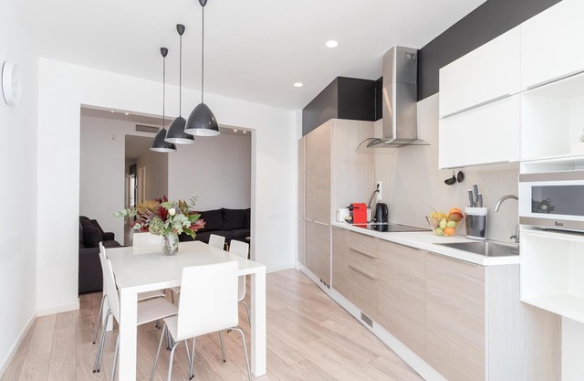 DELUXE THREE BEDROOM APARTMENT