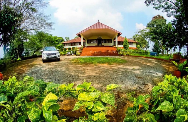 Deluxe Twin Room In British Bungalow