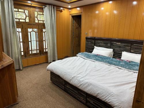 Deosai Guest House