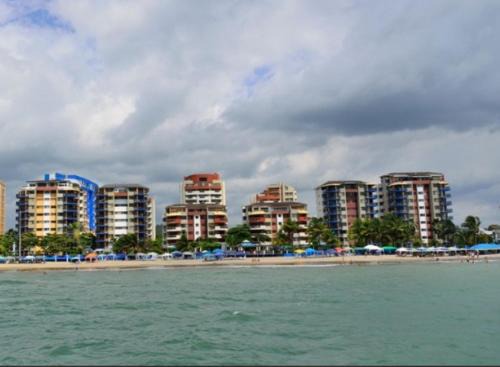 Departamento 4 habitaciones 12 personas vista al mar 8vo piso Playa Almendro
