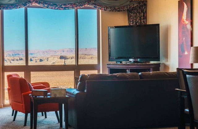🏜Desert Frontier🏜 near Page w/Garage & WFH Setup