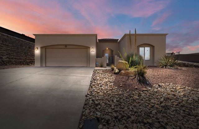 Desert Getaway - 3BR Home w/ Outdoor Kitchen & Spacious Patio