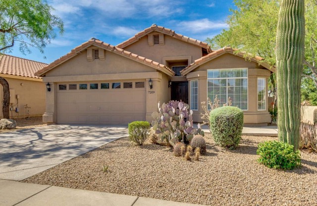 Desert Tranquility - 2 bed/2 bath gated community close to great dining & shops