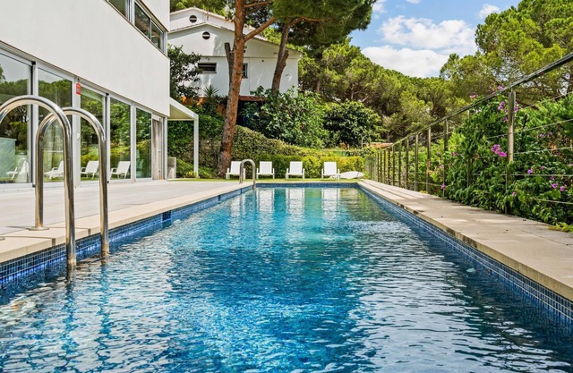 Design villa with views and pool