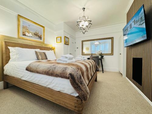 Designer 2 Bed Luxury Flat with Private Garden in London