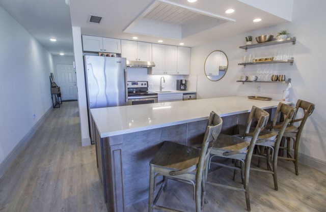 Designer Condo! Walk to the Beach! Bay Views! Rooftop Pool! Fully Renovated!