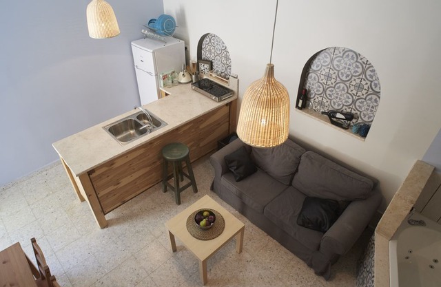 Designer vacation rental in Katamon