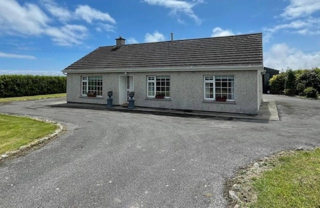 Detached bungalow 1 min from beach, Stradbally, Co Waterford