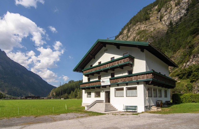 Detached group house with ski storage room