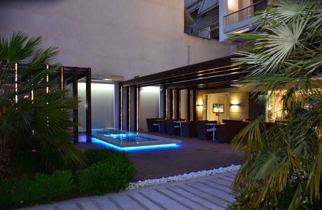 Deves Hotel