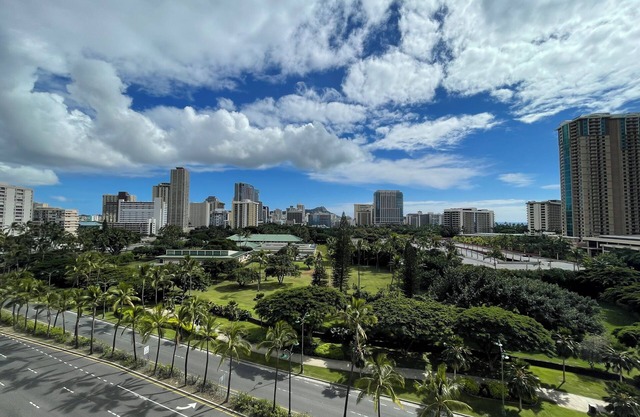 Diamond Head and Ocean Views! 2BR/2BA + Parking Condo in Waikiki