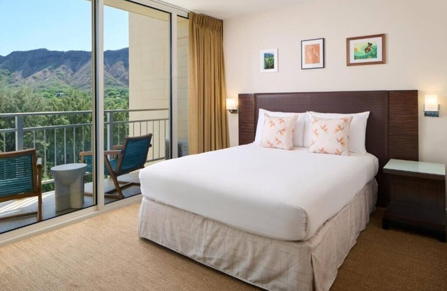 Diamond Head View King | Kaimana Beach Hotel | Scenic Room with a View