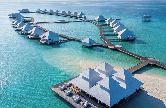 Diamonds Athuruga Maldives Resort & Spa