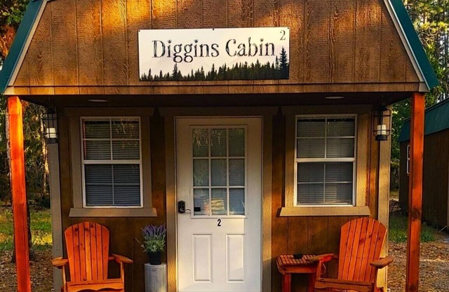 Diggins Cabin 2 - Restrooms and Showers are only a short walk away.