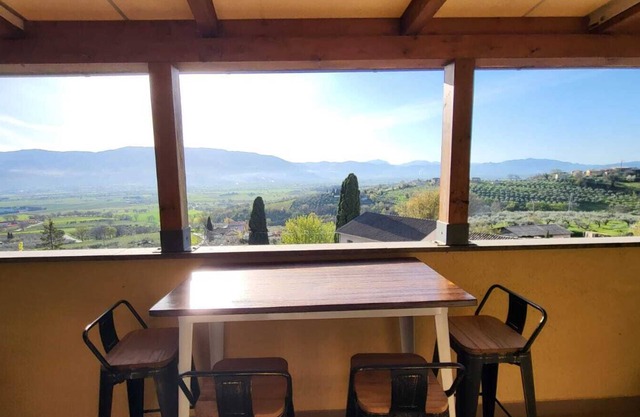 Dimora del Falco - Panoramic villa in Umbria with suites & regional breakfast