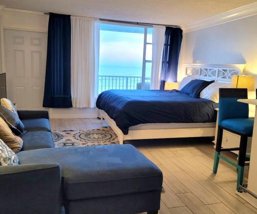 Direct Oceanfront With Balcony